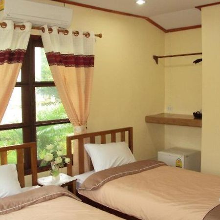 Baanphuthadol Hotel Mae Hong Son Exterior photo