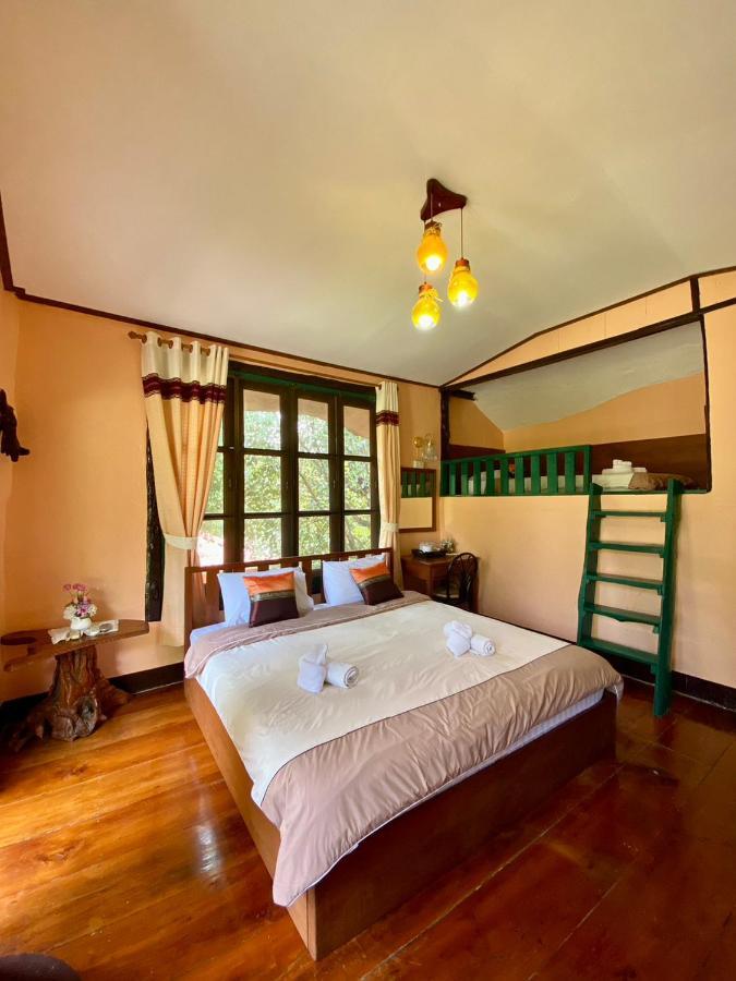 Baanphuthadol Hotel Mae Hong Son Exterior photo