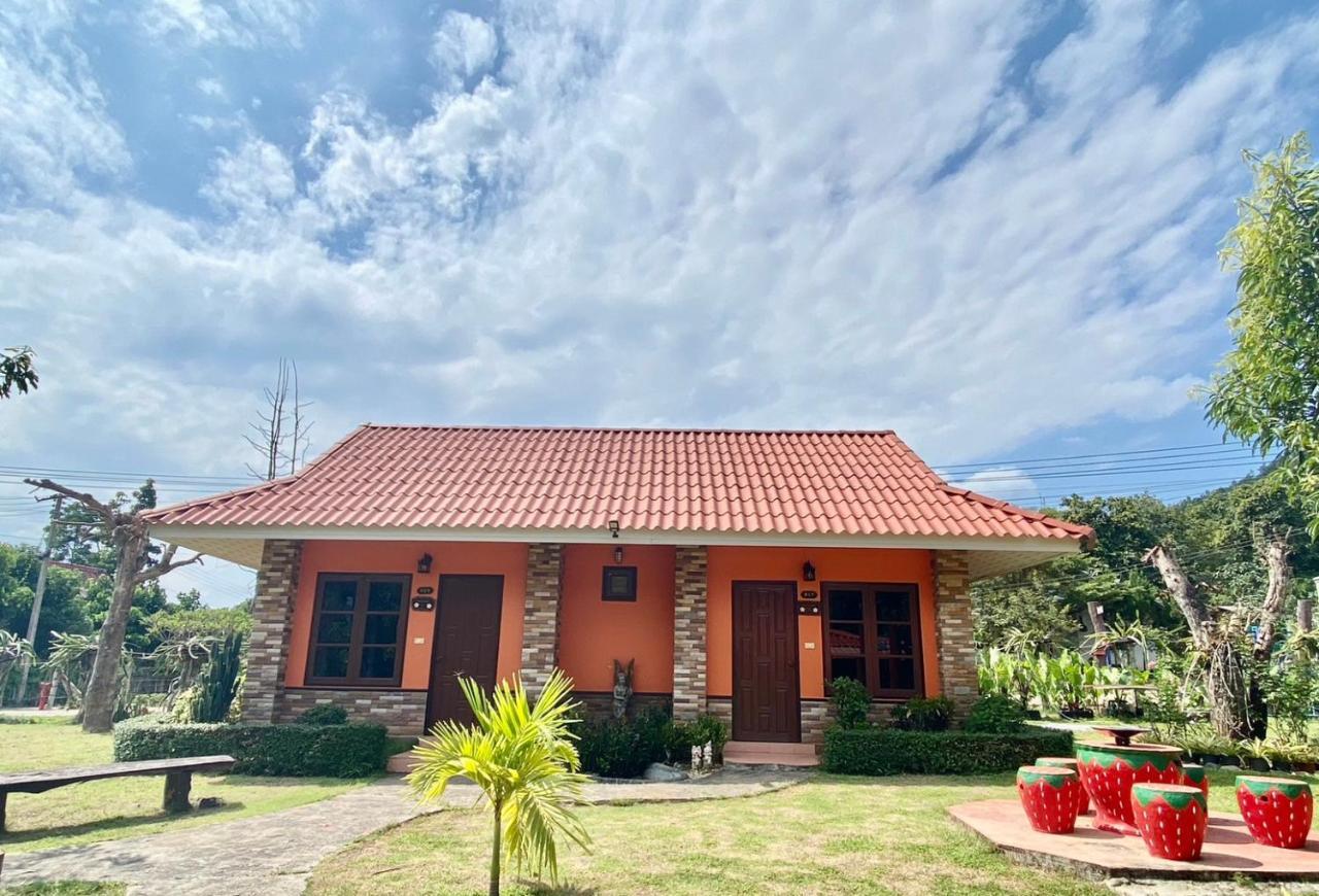 Baanphuthadol Hotel Mae Hong Son Exterior photo