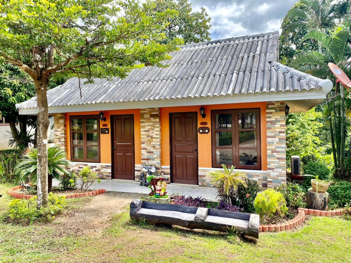 Baanphuthadol Hotel Mae Hong Son Exterior photo