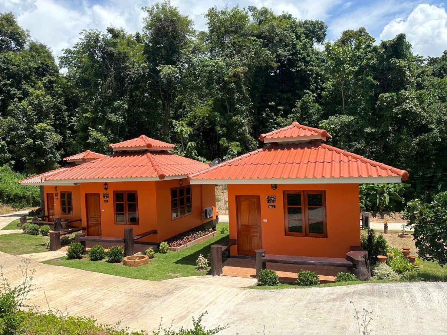Baanphuthadol Hotel Mae Hong Son Exterior photo
