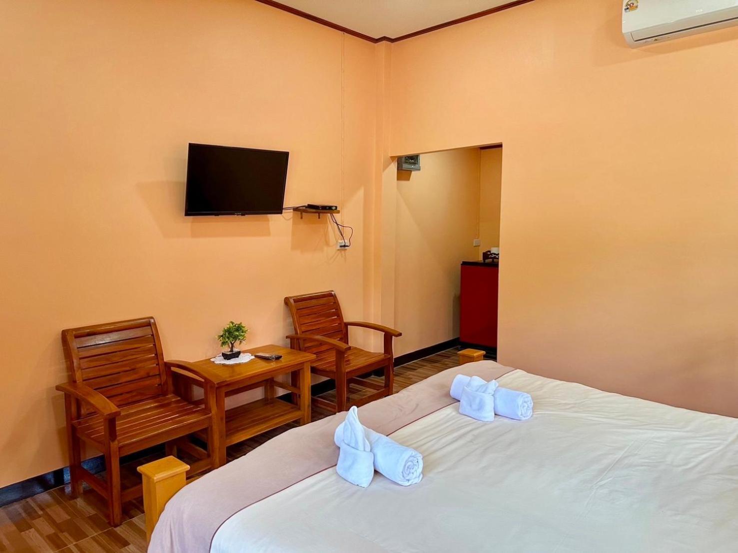 Baanphuthadol Hotel Mae Hong Son Exterior photo