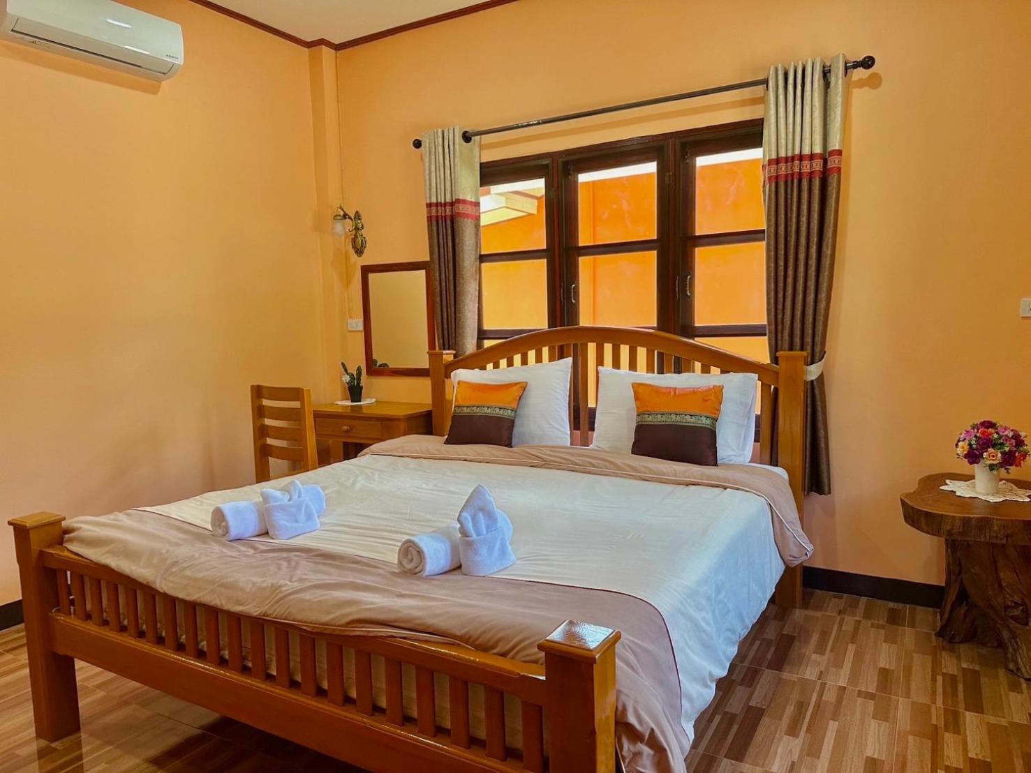 Baanphuthadol Hotel Mae Hong Son Exterior photo