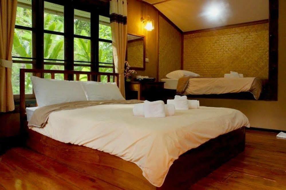 Baanphuthadol Hotel Mae Hong Son Exterior photo