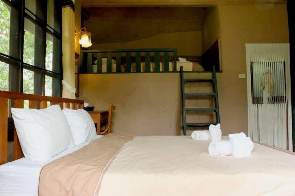 Baanphuthadol Hotel Mae Hong Son Exterior photo