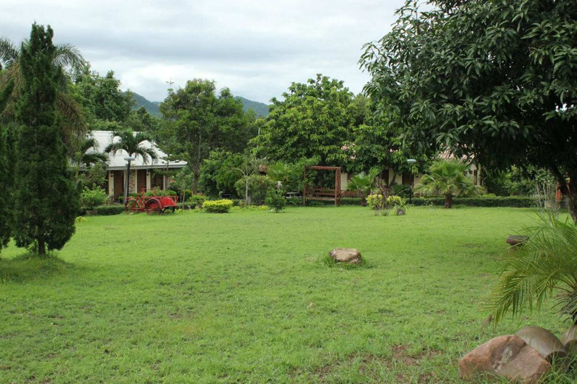 Baanphuthadol Hotel Mae Hong Son Exterior photo