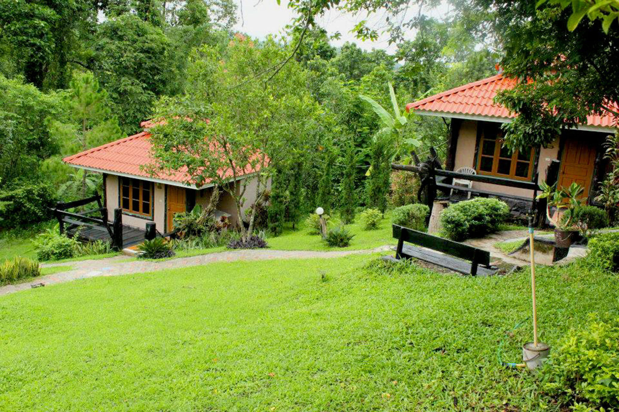 Baanphuthadol Hotel Mae Hong Son Exterior photo
