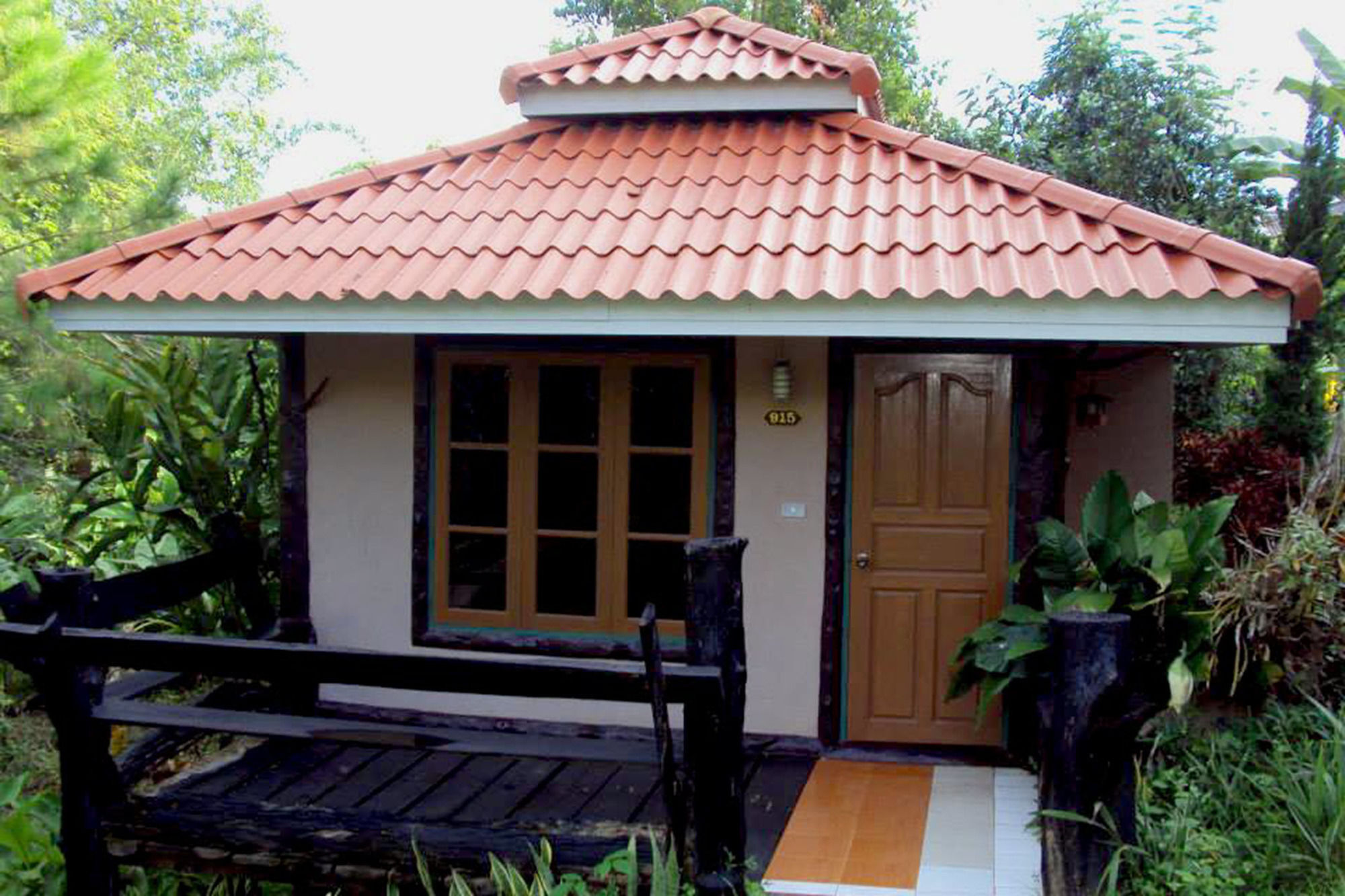 Baanphuthadol Hotel Mae Hong Son Exterior photo