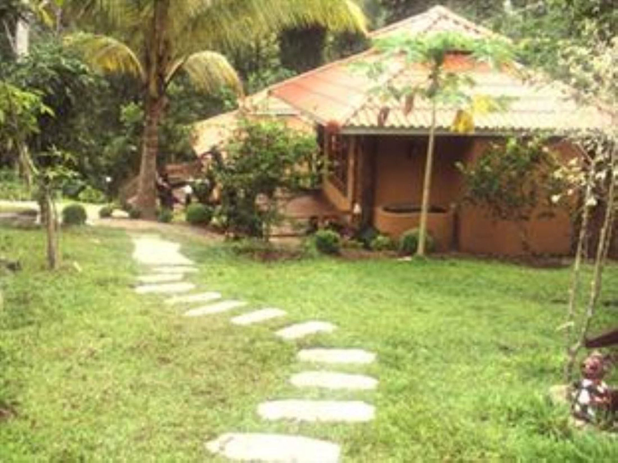Baanphuthadol Hotel Mae Hong Son Exterior photo