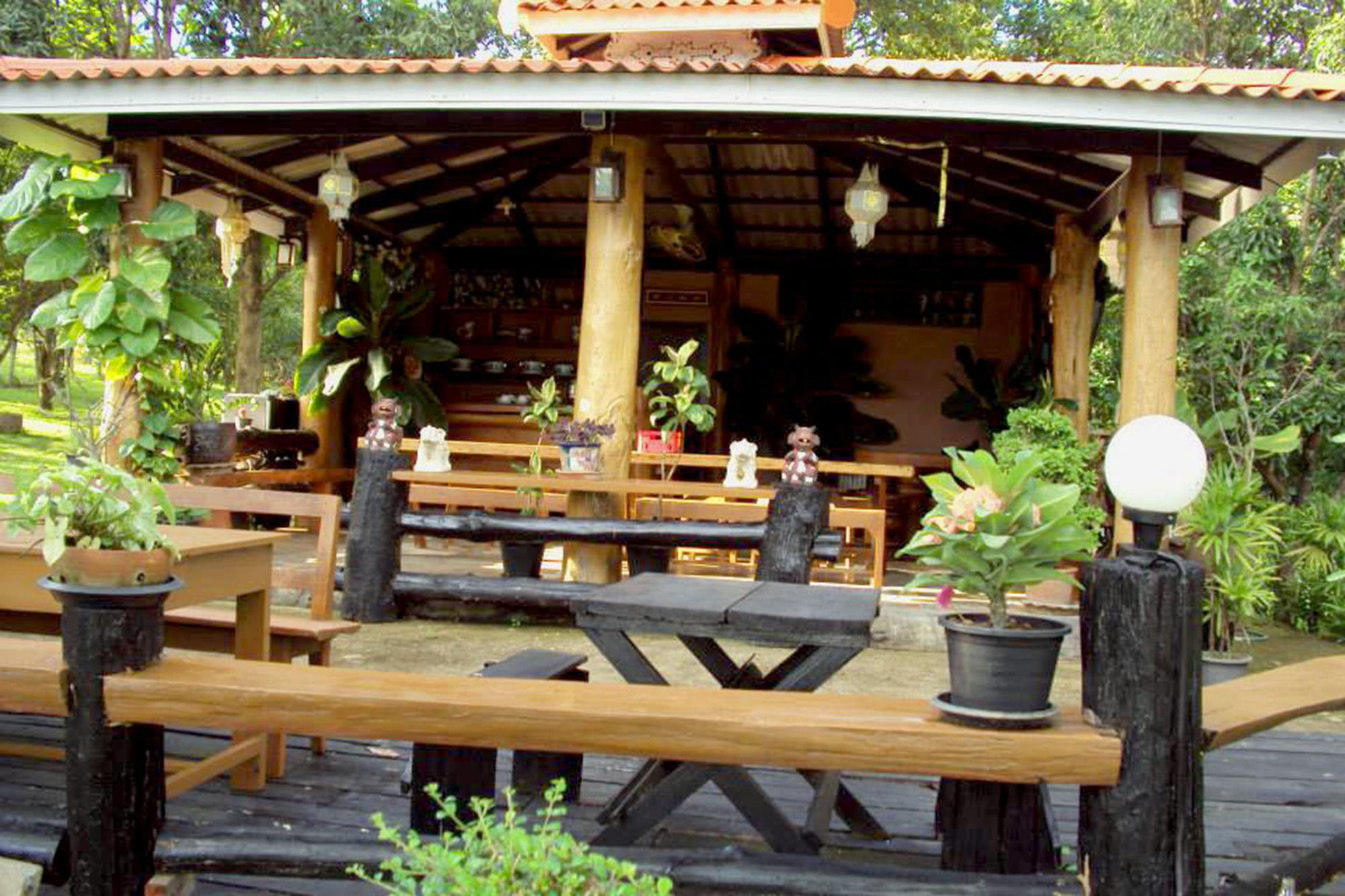 Baanphuthadol Hotel Mae Hong Son Exterior photo